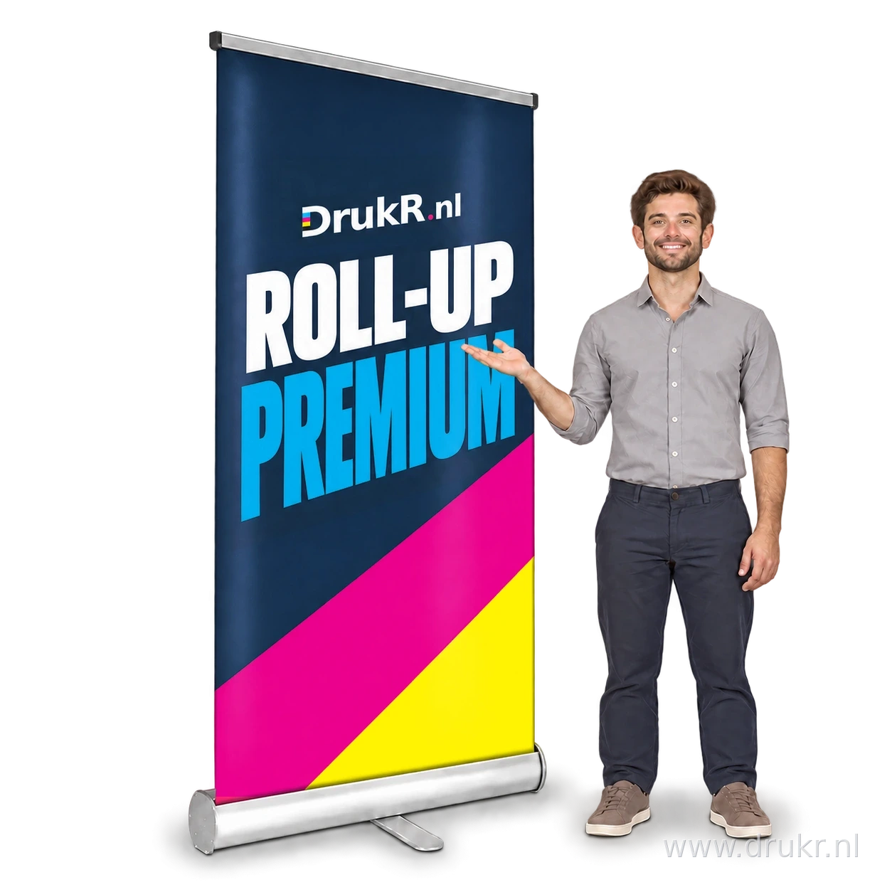 Premium roll-up banner met één steunvoet, ROLL-UP PREMIUM-opdruk en een persoon ernaast