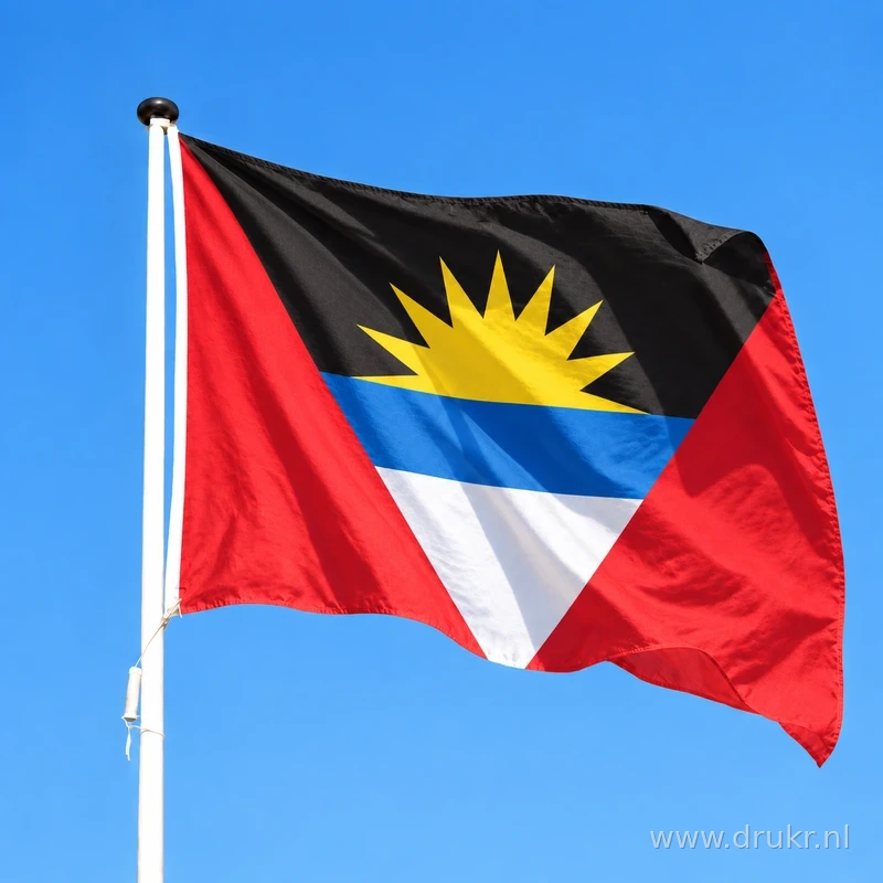 Vlag van Antigua en Barbuda wapperend aan een verticale witte mast
