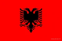 De Albanese vlag heeft een rood veld met een zwarte tweekoppige adelaar in het midden.