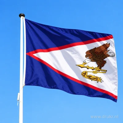 Vlag van Amerikaans-Samoa wapperend aan een verticale witte mast