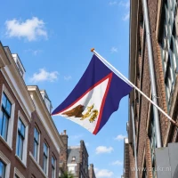 Vlag van Amerikaans-Samoa aan een gevelstok
