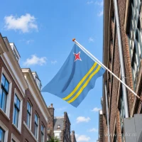 Vlag van Aruba aan een gevelstok