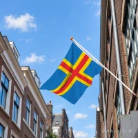 Vlag van Åland aan een gevelstok