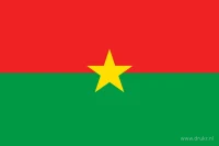 De vlag van Burkina Faso heeft twee even hoge horizontale banen: rood boven en groen onder. Op de scheiding staat een gele vijfpuntige ster.