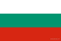De Bulgaarse vlag heeft drie even brede horizontale banen: wit boven, groen in het midden en rood onder.