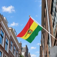 Boliviaanse vlag aan een gevelstok