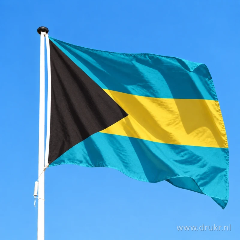 Bahamaanse vlag wapperend aan een verticale witte mast