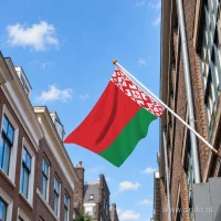 Belarussische vlag aan een gevelstok