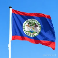 Belizaanse vlag aan een mast