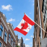 Canadese vlag aan een gevelstok