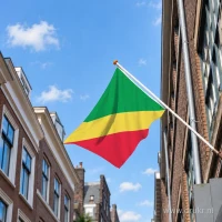 Vlag van Congo-Brazzaville aan een gevelstok