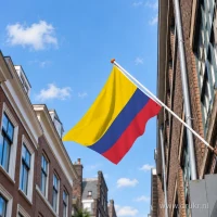 Colombiaanse vlag aan een gevelstok
