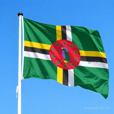 Vlag van Dominica wapperend aan een verticale witte mast