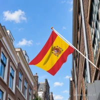 Spaanse vlag aan een gevelstok