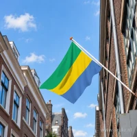 Gabonese vlag aan een gevelstok