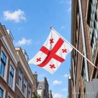Georgische vlag aan een gevelstok