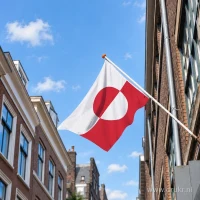 Vlag van Groenland aan een gevelstok