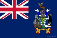 Een donkerblauw veld met de Union Jack linksboven en het volledige kleurrijke wapen met dieren en spreuklint aan de vrije zijde.