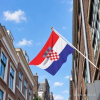 Kroatische vlag aan een gevelstok