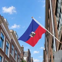 Haïtiaanse vlag aan een gevelstok