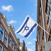 Israëlische vlag aan een gevelstok
