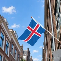 IJslandse vlag aan een gevelstok
