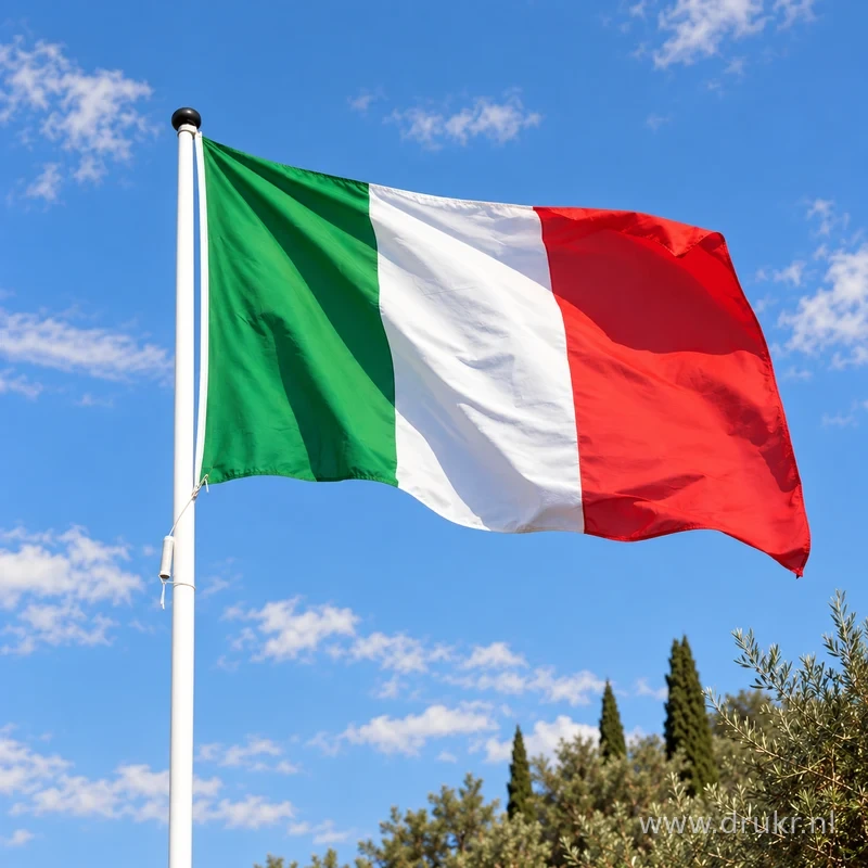 Italiaanse vlag wapperend aan een verticale witte mast