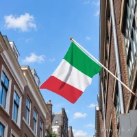 Italiaanse vlag aan een gevelstok