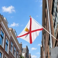 Vlag van Jersey aan een gevelstok