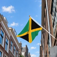 Jamaicaanse vlag aan een gevelstok