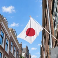 Japanse vlag aan een gevelstok