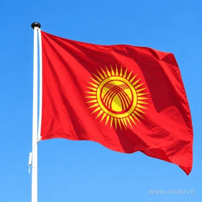Kirgizische vlag wapperend aan een verticale witte mast