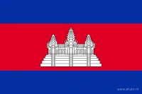 Een brede rode middenbaan tussen twee blauwe banen, met de witte afbeelding van Angkor Wat in het midden.