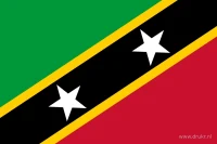 De vlag van Saint Kitts en Nevis heeft een groen vlak boven aan de hijszijde en een rood vlak onder aan de vrije zijde. Een zwarte diagonale baan met gele randen bevat twee witte sterren.