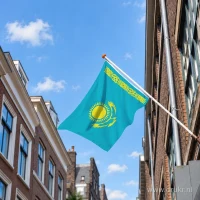 Kazachse vlag aan een gevelstok