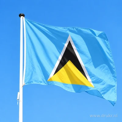 Vlag van Saint Lucia wapperend aan een verticale witte mast