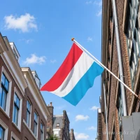 Luxemburgse vlag aan een gevelstok