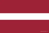De Letse vlag heeft een donkerrode boven- en onderbaan met een smallere witte baan ertussen.