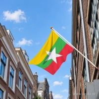 Myanmarese vlag aan een gevelstok