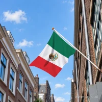 Mexicaanse vlag aan een gevelstok