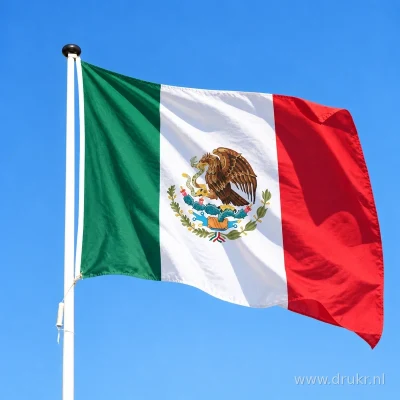 Mexicaanse vlag wapperend aan een verticale witte mast