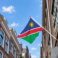 Namibische vlag aan een gevelstok