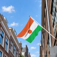 Nigerese vlag aan een gevelstok