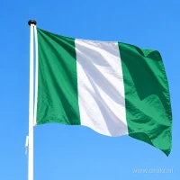 Nigeriaanse vlag aan een mast