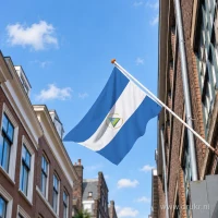 Nicaraguaanse vlag aan een gevelstok