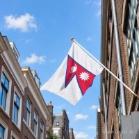 Nepalese vlag aan een gevelstok