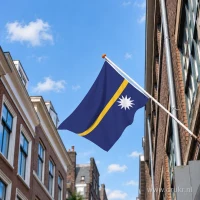 Vlag van Nauru aan een gevelstok