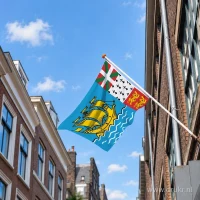 Vlag van Saint-Pierre en Miquelon aan een gevelstok