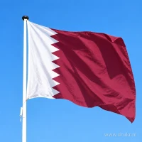 Qatarese vlag aan een mast