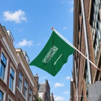 Saoedische vlag aan een gevelstok